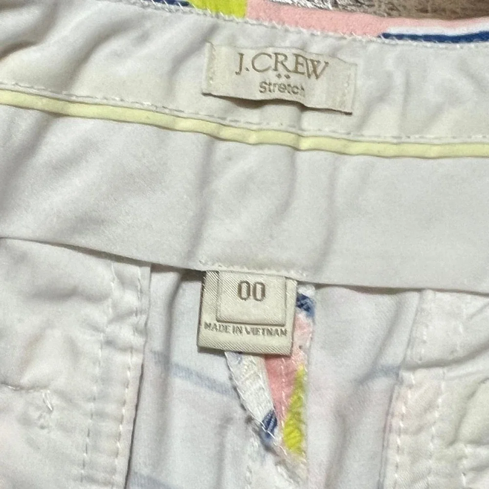 J.Crew pink, white, and blue geometric pattern shorts #geometric #preppy 328.5